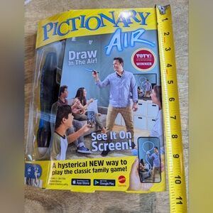 NWT Mattel Pictionary Air Game Yellow